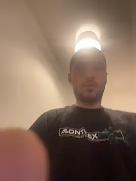 Kinkycouple142 online show from April 12, 2026, 3:17 pm