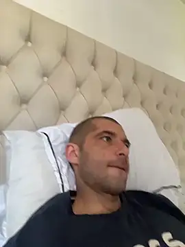 Kinkycouple142 online show from April 20, 2026, 2:31 pm