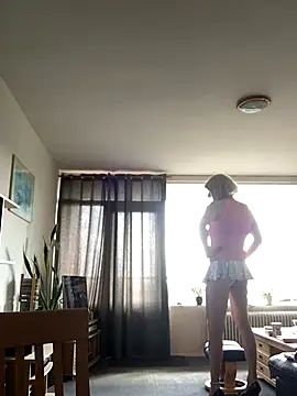 simone xdressing online show from September 13, 2025, 1:11 pm