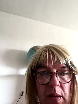 simone xdressing online show from September 25, 2025, 1:15 pm