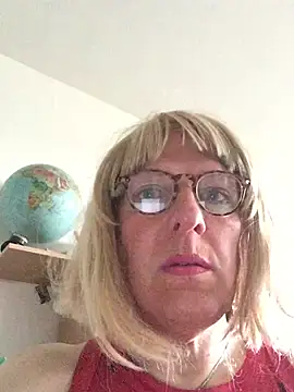 simone xdressing online show from May 3, 2026, 4:02 pm
