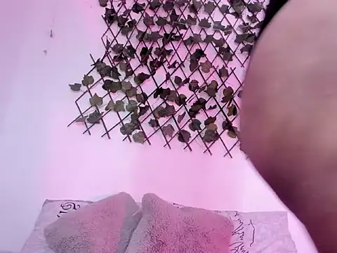 hot sexy lia online show from November 13, 2025, 9:36 pm