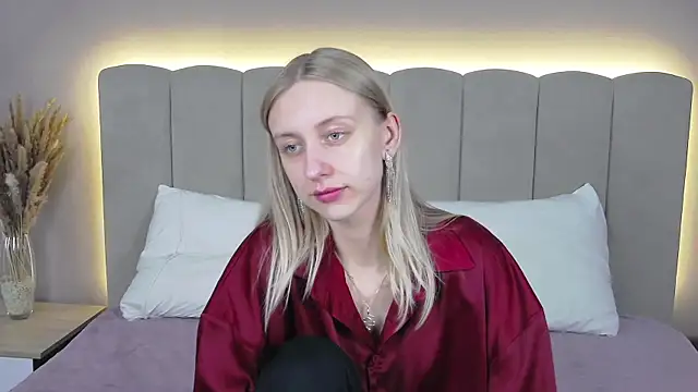 RachaelCute online show from April 4, 2026, 4:00 am