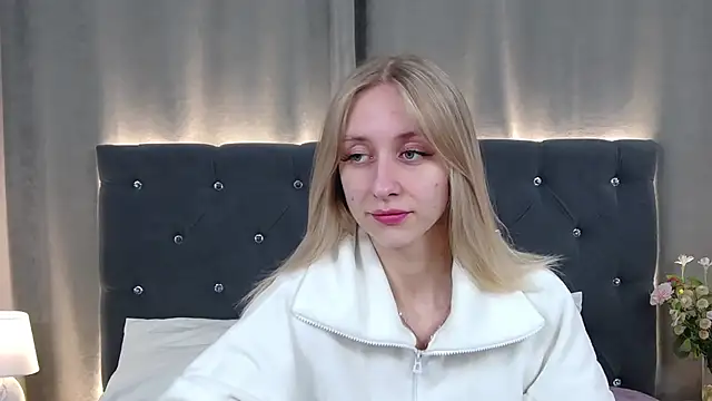 RachaelCute online show from April 18, 2026, 4:27 am