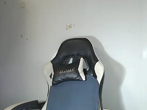 andy cummy27 online show from December 5, 2025, 1:31 pm