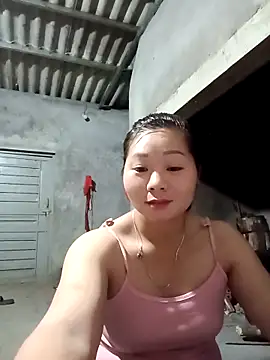 vangkt-cute online show from April 16, 2026, 10:23 pm