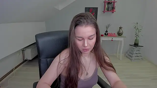 LouannaHart online show from February 25, 2026, 4:44 am