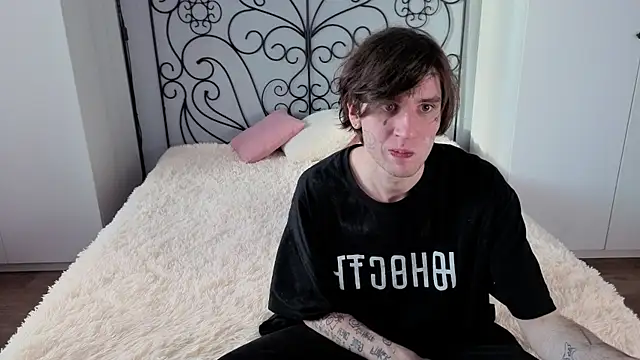 Danny loves Mary online show from November 24, 2025, 4:34 am