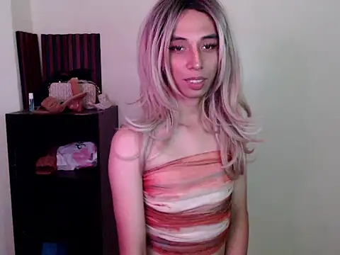 evelynfucker online show from November 12, 2025, 4:46 am