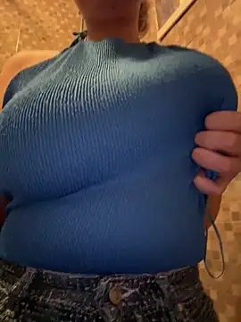 Snapshot of Marisaaasss chatting on November 11, 2025, 12:05 pm Marisaaasss online show from November 11, 2025, 12:05 pm