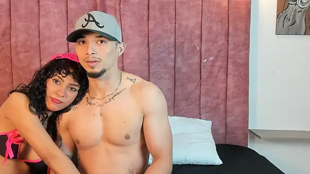 Snapshot of Max_and_Mia9 chatting on November 10, 2025, 5:12 pm Max and Mia9 online show from November 10, 2025, 5:12 pm