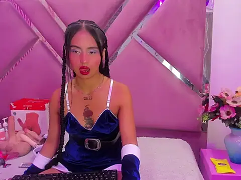 CloeMorenti  online show from December 3, 2025, 12:58 pm