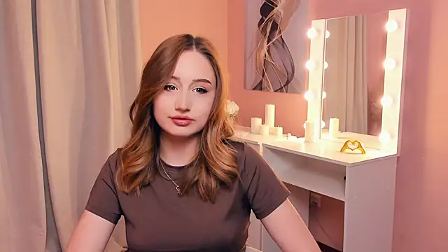 Snapshot of ReinaHenslin chatting on November 13, 2025, 7:29 am ReinaHenslin online show from November 13, 2025, 7:29 am