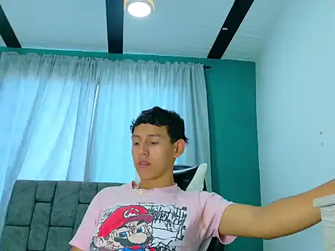 FelipeGonzalezz online show from December 1, 2025, 12:21 pm