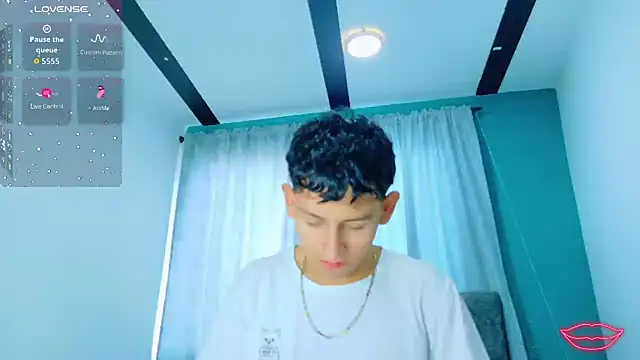 FelipeGonzalezz online show from December 15, 2025, 12:53 pm