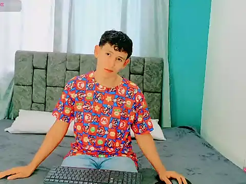 FelipeGonzalezz online show from December 21, 2025, 1:07 pm