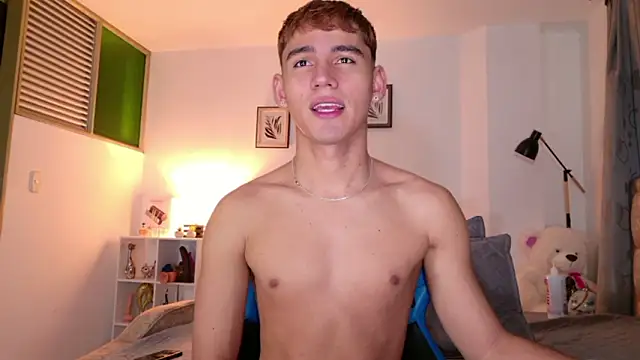 estebanperez 26 online show from March 16, 2026, 10:41 am