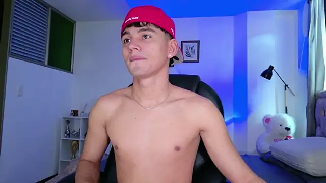 estebanperez 26 online show from April 9, 2026, 8:03 pm