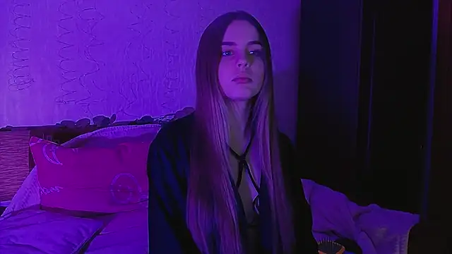 AlicaLOVEalisa777 online show from December 17, 2025, 2:23 pm