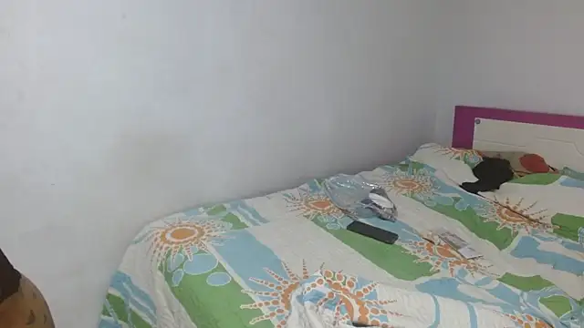 antonela-cris online show from April 16, 2026, 3:18 am