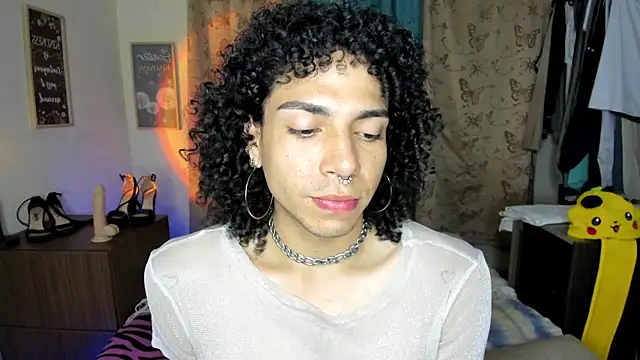 Angel White25 online show from April 17, 2026, 11:30 pm