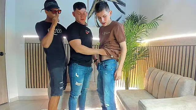 Justingsex1 online show from November 12, 2025, 6:03 am