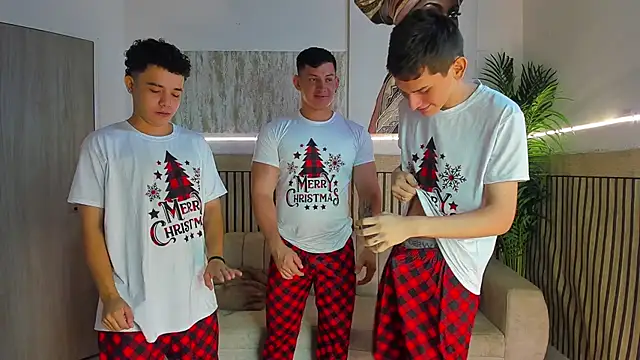 Justingsex1 online show from December 3, 2025, 5:26 am