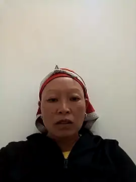 girl-hot2x online show from November 20, 2025, 1:44 pm