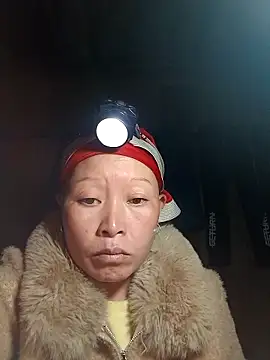 girl-hot2x online show from February 14, 2026, 12:13 pm