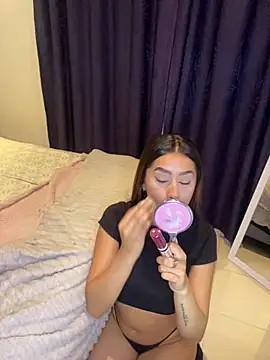 Snapshot of lauren_clauz chatting on November 20, 2025, 12:22 am lauren clauz online show from November 20, 2025, 12:22 am