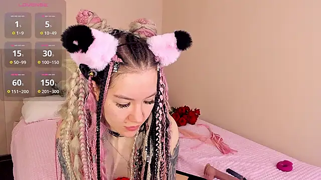 Lina Moony online show from December 3, 2025, 2:30 am