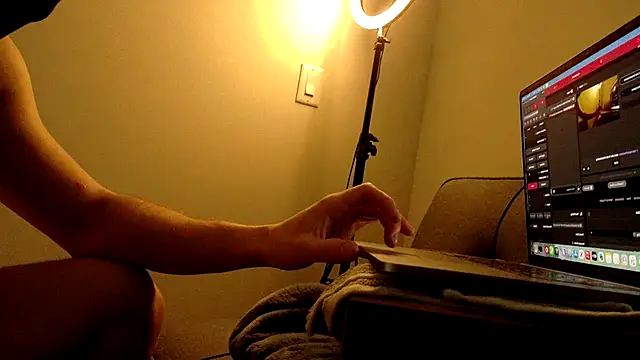 sculpteddesire online show from November 21, 2025, 7:23 pm