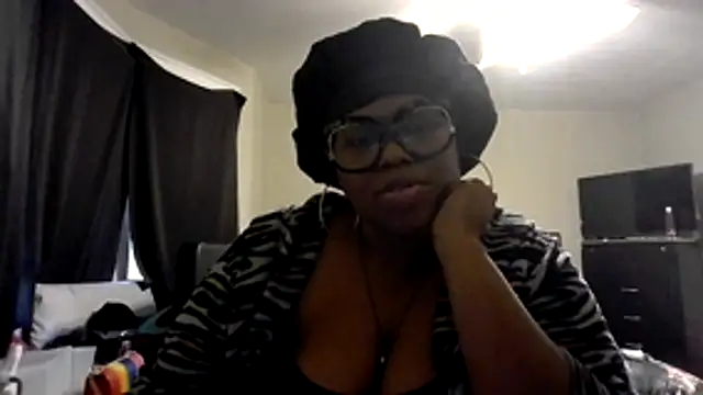 Snapshot of ThickkMadamm chatting on November 13, 2025, 8:30 pm ThickkMadamm online show from November 13, 2025, 8:30 pm