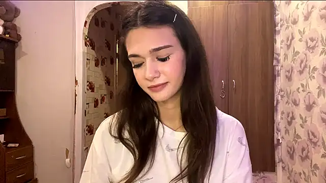 EunHendericks online show from November 14, 2025, 11:09 am