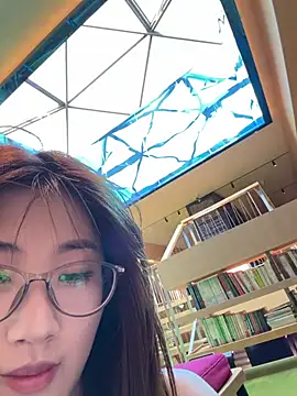 GG-BONG1 online show from May 9, 2026, 8:19 am