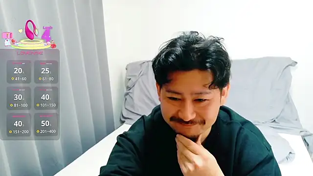 Snapshot of kenthilfiger chatting on December 3, 2025, 1:42 pm kenthilfiger online show from December 3, 2025, 1:42 pm