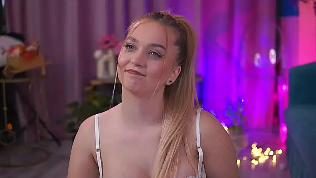 Snapshot of ElyssawetXX chatting on November 20, 2025, 7:24 pm ElyssawetXX online show from November 20, 2025, 7:24 pm