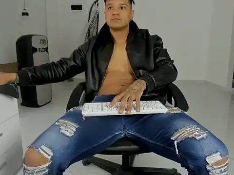 master leather online show from April 5, 2026, 6:38 pm