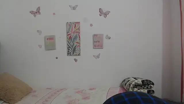 AishaOwens online show from December 4, 2025, 8:17 pm