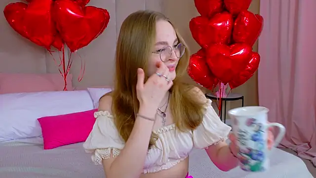 MadisonSmitt online show from February 15, 2026, 7:51 am