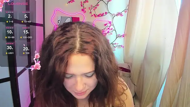 Snapshot of Anora_Miller chatting on November 14, 2025, 8:35 am Anora Miller online show from November 14, 2025, 8:35 am