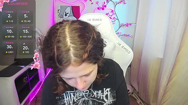 Anora Miller online show from November 27, 2025, 8:27 am