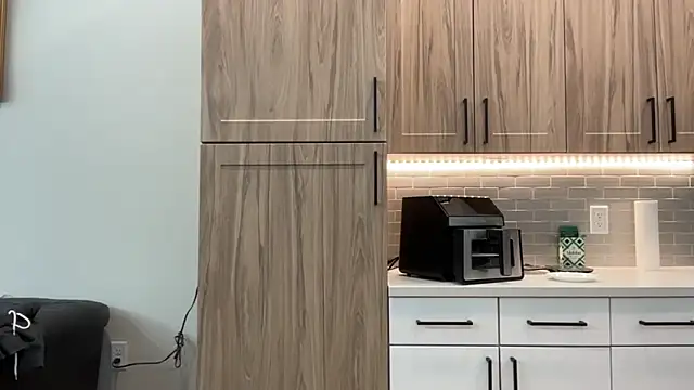 Snapshot of TheTonedPersian chatting on November 12, 2025, 11:21 am TheTonedPersian online show from November 12, 2025, 11:21 am