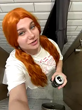 Snapshot of Outdoor_Stefii chatting on November 13, 2025, 5:50 am Outdoor Stefii online show from November 13, 2025, 5:50 am