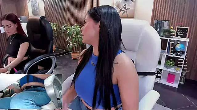 ElliSmith online show from December 1, 2025, 9:42 pm