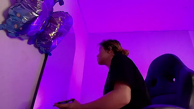 NinaSakura Eup online show from February 3, 2026, 11:37 am