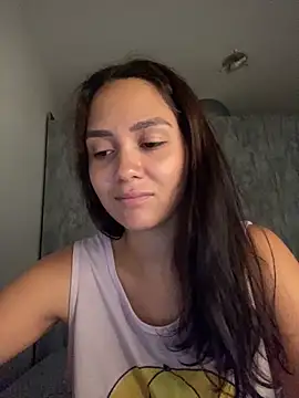 carolsapequinha online show from April 8, 2026, 1:33 pm