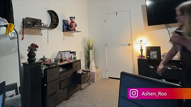 AshenRoe online show from March 28, 2026, 6:24 am