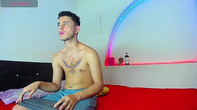 kaiborman00 online show from November 19, 2025, 6:52 pm