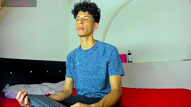 kaiborman00 online show from March 2, 2026, 4:03 am